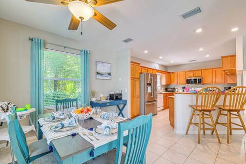 Dining Area | Dishware & Flatware Provided