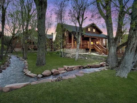 Welcome to Crooked Creek Cabin, our newly updated condo, where nature meets luxury!
