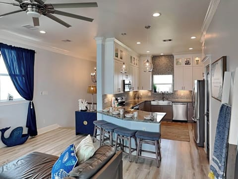Kitchen with Breakfast Bar