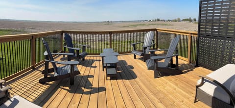 Balcony with Lake, Wildlife and Sunset views