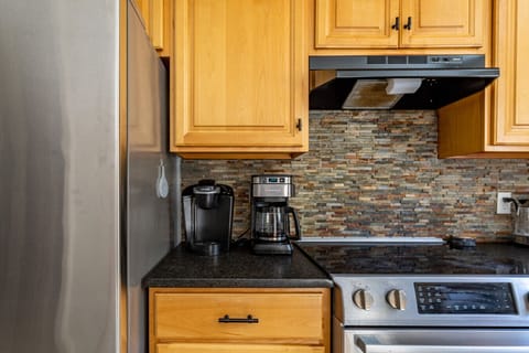 Convenient coffee bar with drip and Keurig machines, perfect for morning coffee before exploring the Poconos.