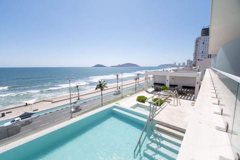 piscina del complejo