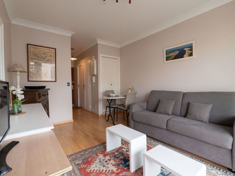 Picture Frame, Property, Table, Couch, Furniture, Comfort, Interior Design, Lighting, Wood, Floor