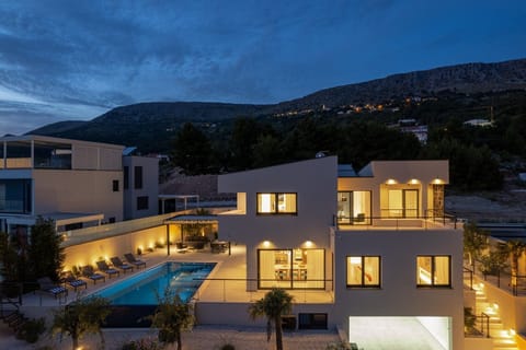  Villa Apolina 4-en-suite bedrooms, heated 36sqm pool, sea views, beach 1km