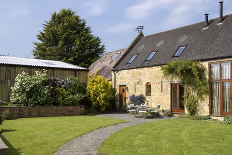 The front lawned garden looking back to Toms End, Mickleton