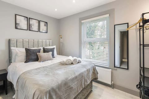 - Relax in this stylish bedroom with a cozy double bed and soft bedding  
- Bright natural light flows through large windows with modern blinds  
- Perfect space for restful nights and comfortable Airbnb stays  
