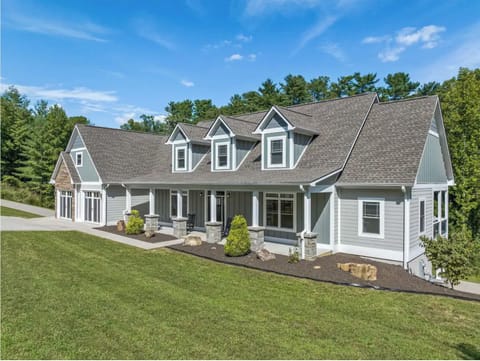 Welcome to your mountain retreat! Beautifully styled and private.
