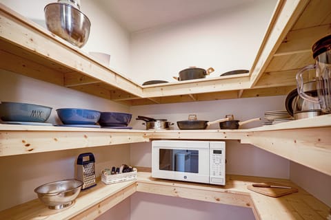 Walk-In Pantry | Microwave