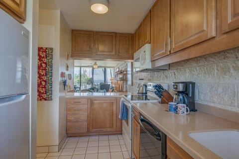 Full sized Kitchen Appliances