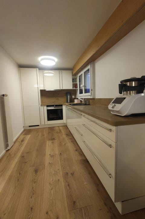 Snow, Building, Window, Freezing, House, Slope, Real Estate, Wood, Geological Phenomenon, Tree