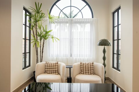 Coffee table in corner 