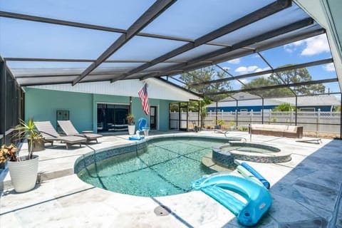 Private pool + spa + Peloton = wellness and fun in the sun