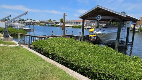 Home on channel with direct access to Tampa Bay