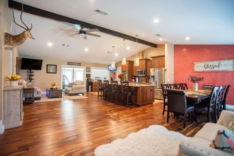 Living room/kitchen