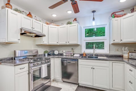 Kitchen | 1st Floor | Cooking Basics | Toaster