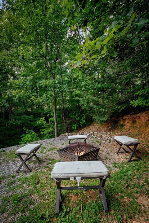 Fire pit, for cozy evenings enjoying nature.