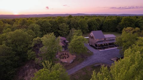 Welcome to Adventure Oak Lodge, your private mountain retreat!