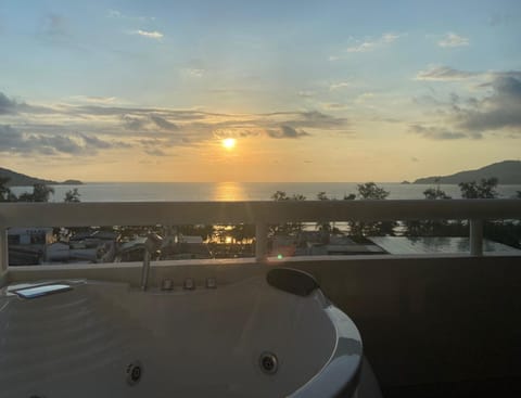 Sea view apartment with jacuzzi at Patong Tower (12462)