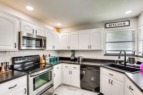 Kitchen | Keurig & Drip Coffee Makers