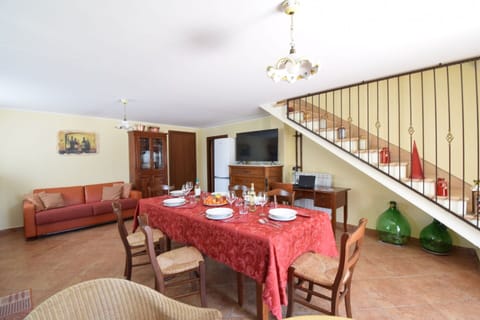 Autumn, Kitchen, Living Room, Spring, Summer