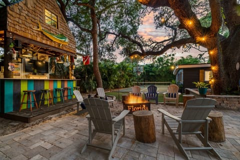 Tiki bar and firepit!