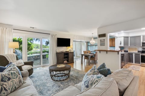 Spacious Living Area with Stunning Lakefront Views, Plenty of Comfortable Seating and Flat Screen TV