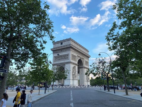 6 min from Arc de Triomphe 