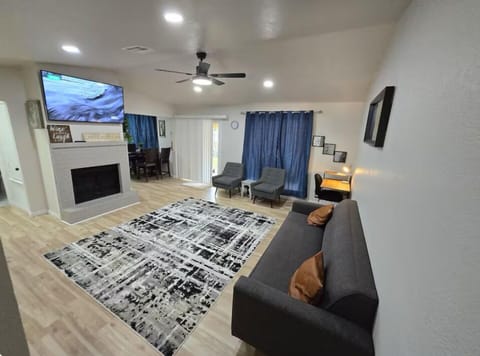 Well furnished sitting room