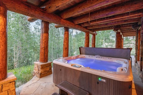 Deck - Private oversized hot tub