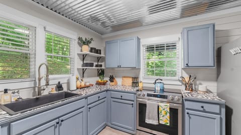 kitchen w/ SS appliances 