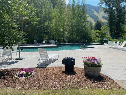 The best complex amenities in Sun Valley - with Baldy views!