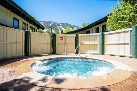 Complex hot tubs with Baldy views