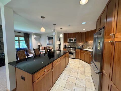 Fully equipped kitchen with Viking appliances