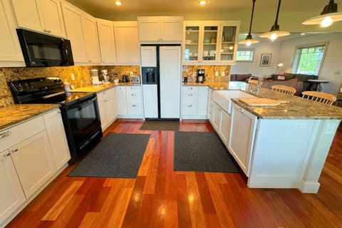 Stay in and make a meal using this well-appointed kitchen!