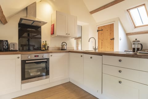 The Granary at Oriel Farm Kitchen Area - StayCotswold