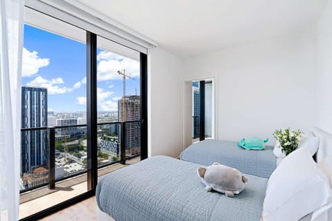 Stretch out with twin beds and wide-window daytime views.