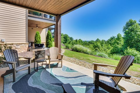 Covered Patio | Gas Grill | Outdoor Seating | Ceiling Fan