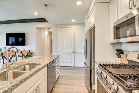 Kitchen | Dishwasher | Cooking Basics | Pod Coffee Maker (Pods Provided)