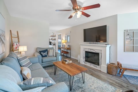 Bright and beautifully decorated living room with electric fireplace.