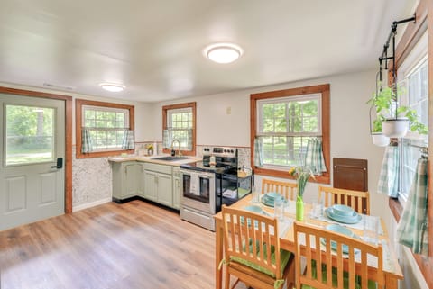 Kitchen | Cooking Basics | Drip & Keurig Coffee Makers | Dining Area