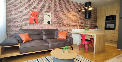 3bd30f95-1312-4f4c-ab66-d6b50c3c8631