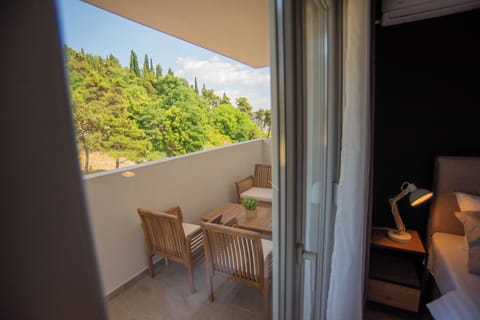 20e9da8f-9b02-41d9-b158-93e74108f97a