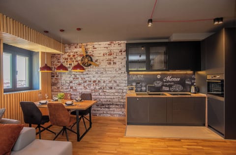 1057b4fc-bc16-4f95-98c1-f43992acf66e