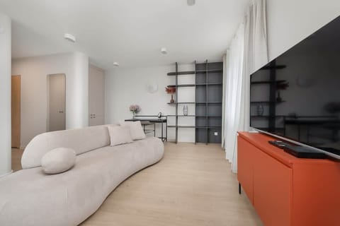 Living room with bed and TV
Bright space with a cozy bed, flat-screen TV, and access to the balcony.