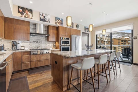 lion-e503-7469_54970916507_o