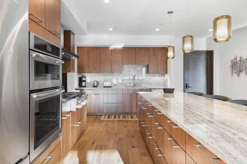 lion-w303-5332_53326674982_o