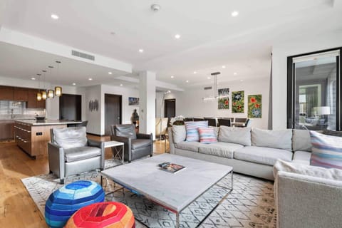 lion-w303-5282_53326676152_o