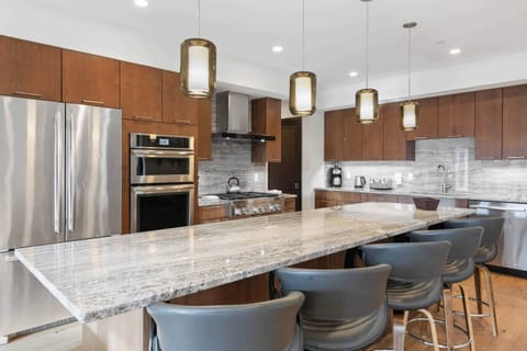 lion-w303-5322_53327769678_o