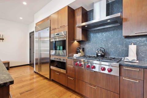 lione603-8862_53857380039_o