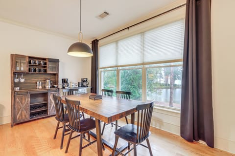 Breakfast Nook | Main Level